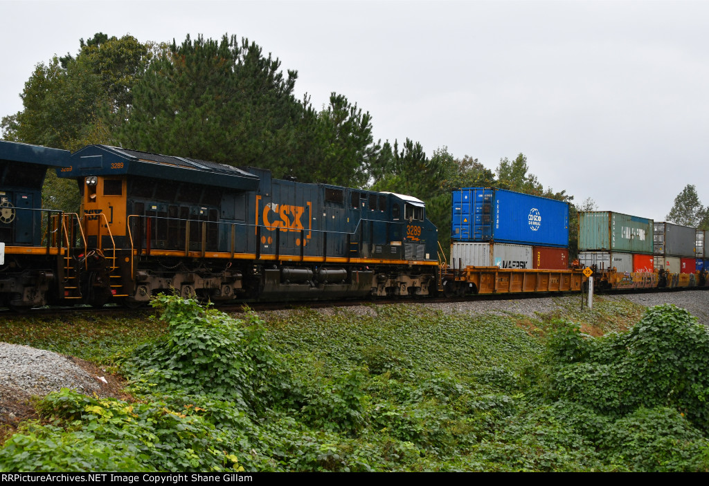 CSX 3289 Roster shot.